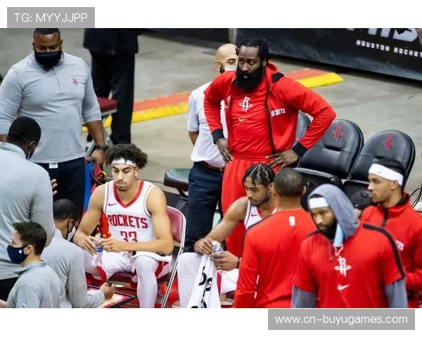 萧华亲临雷霆揭幕战见证卫冕冠军与火箭激战全程精彩回顾 萧华亲临雷霆揭幕战见证卫冕冠军与火箭激战全程精彩回顾